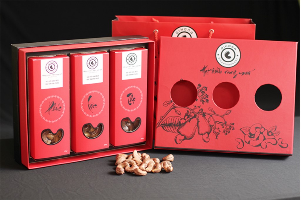 Hộp quà tết với mẫu mã được thiết kế đơn giản Hộp quà tết với mẫu mã được thiết kế đơn giản